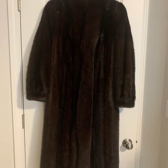 Avanti Full Length Collared  Mink Coat Like New Condition -Size Small - Picture 5 of 7